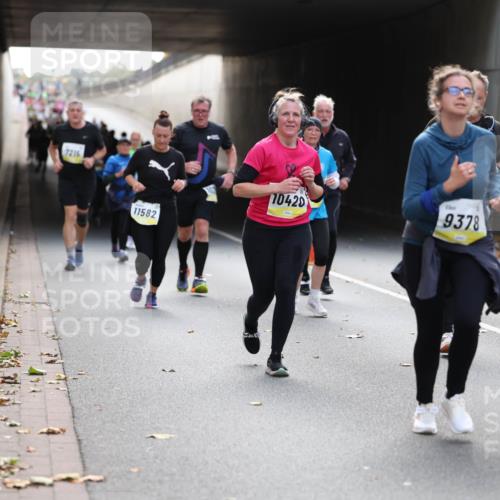 05.10.2025 - 20. swb-Marathon Bremen Michael Strokosch http://msf.ph/oto/9207392 05.10.2025 10:53:52 Laufen 7215, 11582, 10420, 9378 meine-sportfotos.de