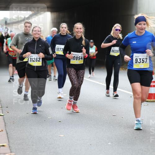 05.10.2025 - 20. swb-Marathon Bremen Michael Strokosch http://msf.ph/oto/9207397 05.10.2025 11:00:36 Laufen 11262, 1073, 0854, 10286, 9357 meine-sportfotos.de