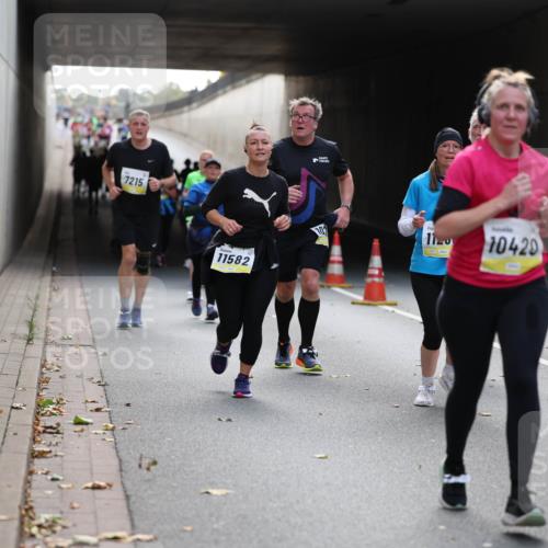 05.10.2025 - 20. swb-Marathon Bremen Michael Strokosch http://msf.ph/oto/9207398 05.10.2025 10:53:54 Laufen 7215, 11582, 10, 1120, 10420 meine-sportfotos.de