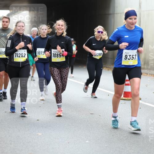05.10.2025 - 20. swb-Marathon Bremen Michael Strokosch http://msf.ph/oto/9207399 05.10.2025 11:00:37 Laufen 1077, 1016, 10730, 11262, 10854, 286, 9351 meine-sportfotos.de