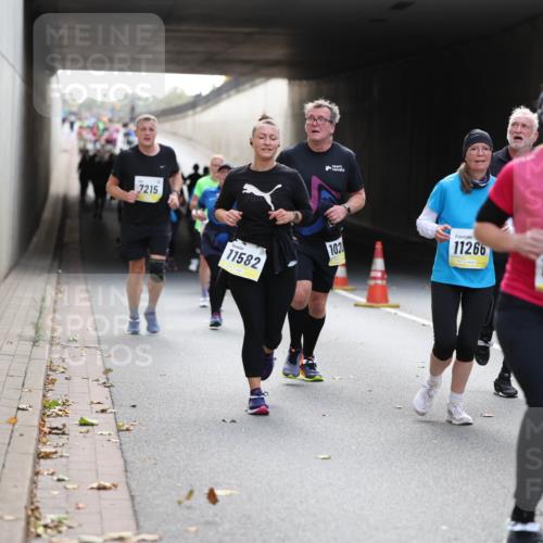 05.10.2025 - 20. swb-Marathon Bremen Michael Strokosch http://msf.ph/oto/9207401 05.10.2025 10:53:54 Laufen 7215, 11582, 102, 11266, 10420 meine-sportfotos.de