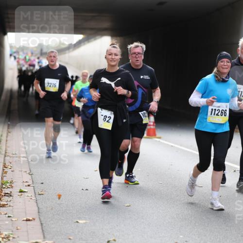 05.10.2025 - 20. swb-Marathon Bremen Michael Strokosch http://msf.ph/oto/9207404 05.10.2025 10:53:54 Laufen 7215, 82, 102, 11266, 11251 meine-sportfotos.de