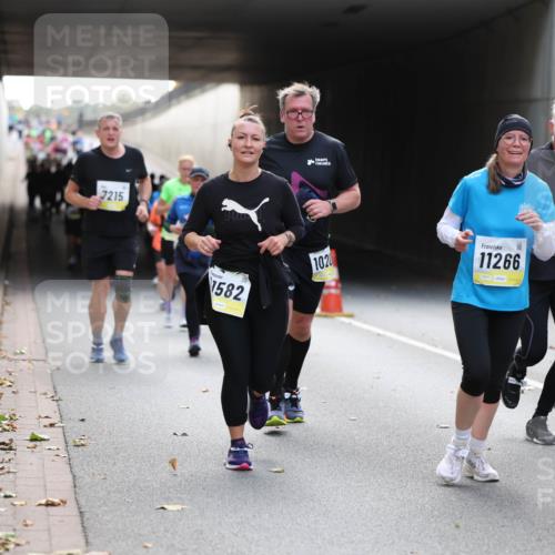 05.10.2025 - 20. swb-Marathon Bremen Michael Strokosch http://msf.ph/oto/9207407 05.10.2025 10:53:55 Laufen 7215, 1582, 1020, 11266, 251 meine-sportfotos.de
