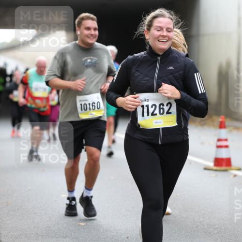 05.10.2025 - 20. swb-Marathon Bremen Michael Strokosch http://msf.ph/oto/9207408 05.10.2025 11:00:39 Laufen 10160, 11262, 385 meine-sportfotos.de