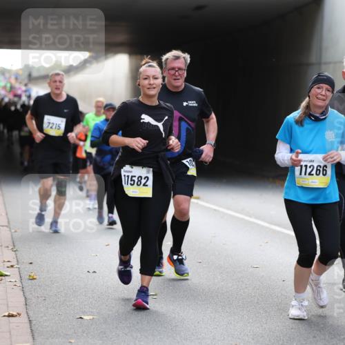 05.10.2025 - 20. swb-Marathon Bremen Michael Strokosch http://msf.ph/oto/9207409 05.10.2025 10:53:55 Laufen 7215, 11582, 11266, 51 meine-sportfotos.de