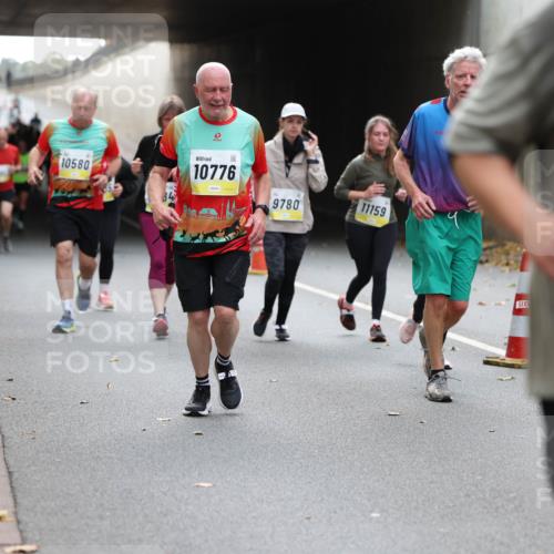 05.10.2025 - 20. swb-Marathon Bremen Michael Strokosch http://msf.ph/oto/9207417 05.10.2025 11:00:41 Laufen 10580, 10776, 9780, 11159, 10 meine-sportfotos.de
