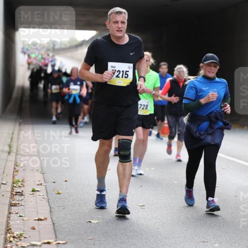 05.10.2025 - 20. swb-Marathon Bremen Michael Strokosch http://msf.ph/oto/9207422 05.10.2025 10:53:58 Laufen 7215, 728 meine-sportfotos.de