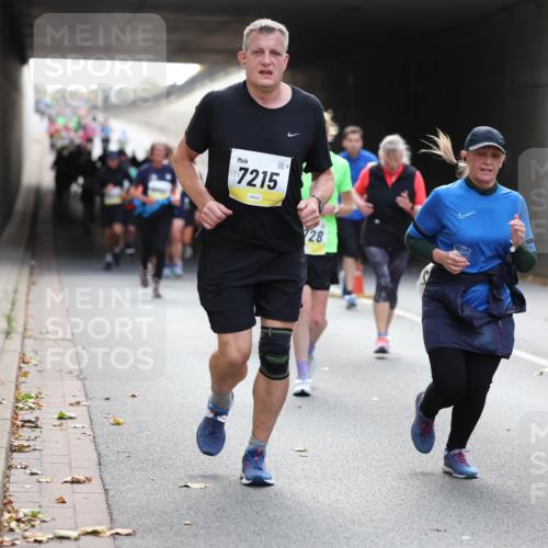 05.10.2025 - 20. swb-Marathon Bremen Michael Strokosch http://msf.ph/oto/9207423 05.10.2025 10:53:58 Laufen 7215, 28 meine-sportfotos.de