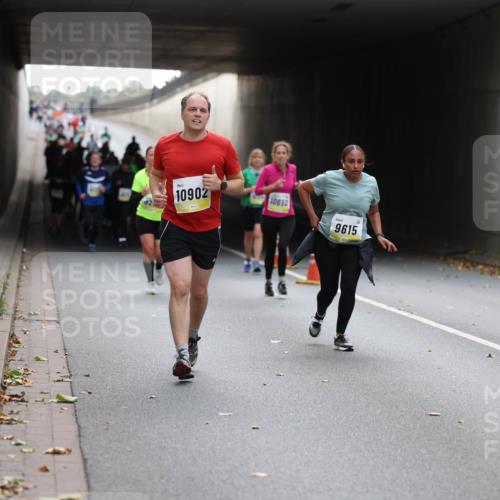 05.10.2025 - 20. swb-Marathon Bremen Michael Strokosch http://msf.ph/oto/9207439 05.10.2025 11:00:48 Laufen 10902, 10650, 9615 meine-sportfotos.de