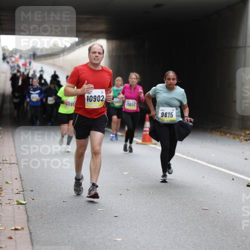 05.10.2025 - 20. swb-Marathon Bremen Michael Strokosch http://msf.ph/oto/9207441 05.10.2025 11:00:48 Laufen 265, 10902, 10650, 9615 meine-sportfotos.de