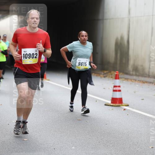 05.10.2025 - 20. swb-Marathon Bremen Michael Strokosch http://msf.ph/oto/9207447 05.10.2025 11:00:49 Laufen 1265, 10902, 9615 meine-sportfotos.de