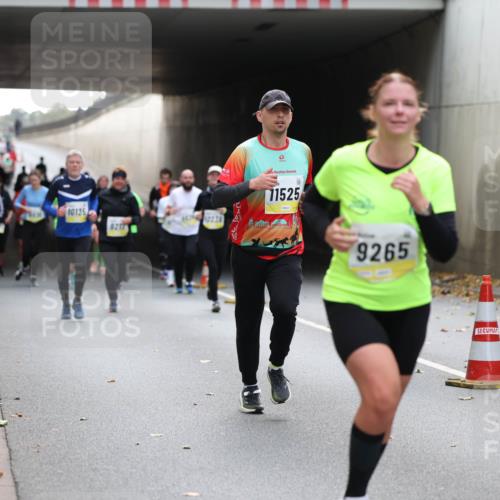05.10.2025 - 20. swb-Marathon Bremen Michael Strokosch http://msf.ph/oto/9207460 05.10.2025 11:00:53 Laufen 10135, 8217, 11525, 9265 meine-sportfotos.de