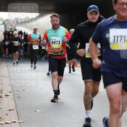 05.10.2025 - 20. swb-Marathon Bremen Michael Strokosch http://msf.ph/oto/9207461 05.10.2025 10:54:07 Laufen 0472, 20, 9673, 11713, 1456 meine-sportfotos.de