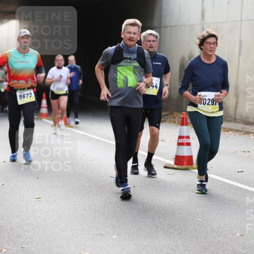 05.10.2025 - 20. swb-Marathon Bremen Michael Strokosch http://msf.ph/oto/9207477 05.10.2025 10:54:10 Laufen 10889, 9672, 2025, 44, 029 meine-sportfotos.de