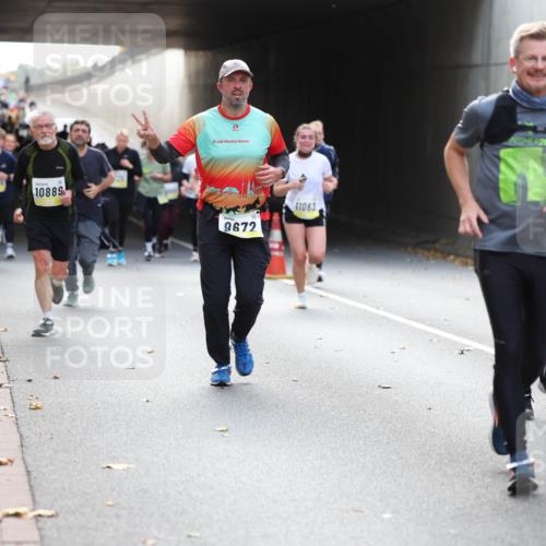 05.10.2025 - 20. swb-Marathon Bremen Michael Strokosch http://msf.ph/oto/9207479 05.10.2025 10:54:11 Laufen 10005, 20, 10889, 9672, 11063, 202 meine-sportfotos.de