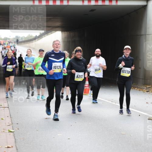 05.10.2025 - 20. swb-Marathon Bremen Michael Strokosch http://msf.ph/oto/9207482 05.10.2025 11:00:57 Laufen 10836, 9334, 9702, 10135, 9217, 9826, 10239 meine-sportfotos.de