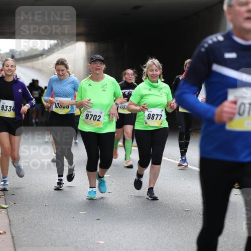 05.10.2025 - 20. swb-Marathon Bremen Michael Strokosch http://msf.ph/oto/9207498 05.10.2025 11:01:00 Laufen 9334, 10000, 9702, 1152, 9877, 0135 meine-sportfotos.de