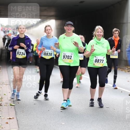 05.10.2025 - 20. swb-Marathon Bremen Michael Strokosch http://msf.ph/oto/9207502 05.10.2025 11:01:01 Laufen 9334, 10836, 9702, 9877, 10223, 11, 1, 529 meine-sportfotos.de