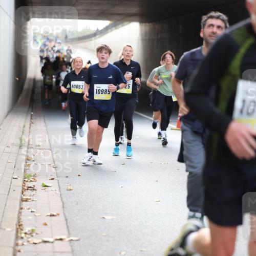 05.10.2025 - 20. swb-Marathon Bremen Michael Strokosch http://msf.ph/oto/9207503 05.10.2025 10:54:15 Laufen 10063, 10985, 25, 10889 meine-sportfotos.de