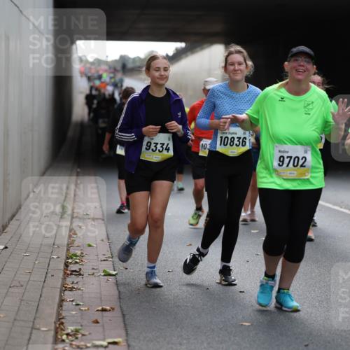 05.10.2025 - 20. swb-Marathon Bremen Michael Strokosch http://msf.ph/oto/9207504 05.10.2025 11:01:01 Laufen 10836, 9334, 103, 9702, 9877 meine-sportfotos.de