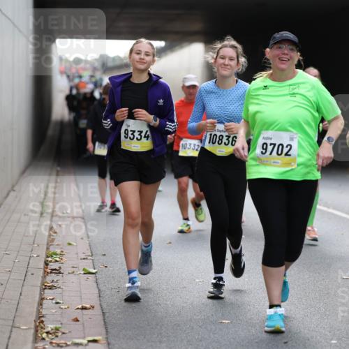 05.10.2025 - 20. swb-Marathon Bremen Michael Strokosch http://msf.ph/oto/9207507 05.10.2025 11:01:02 Laufen 9334, 10332, 10836, 9702, 9877 meine-sportfotos.de