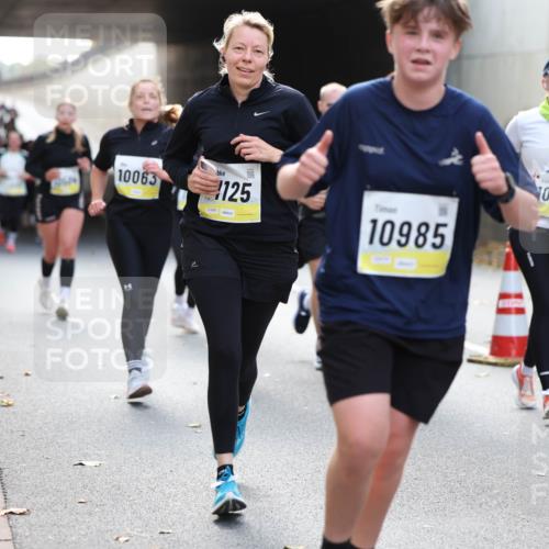 05.10.2025 - 20. swb-Marathon Bremen Michael Strokosch http://msf.ph/oto/9207517 05.10.2025 10:54:18 Laufen 10063, 125, 10985, 0406 meine-sportfotos.de