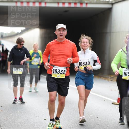 05.10.2025 - 20. swb-Marathon Bremen Michael Strokosch http://msf.ph/oto/9207518 05.10.2025 11:01:04 Laufen 10585, 10332, 10330, 1058 meine-sportfotos.de