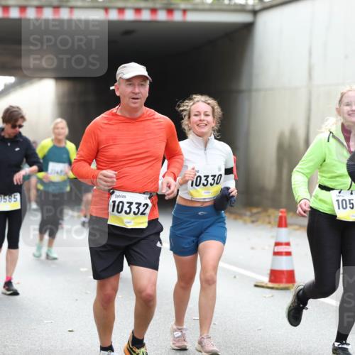 05.10.2025 - 20. swb-Marathon Bremen Michael Strokosch http://msf.ph/oto/9207521 05.10.2025 11:01:05 Laufen 10585, 10332, 0330, 10582, 11529 meine-sportfotos.de