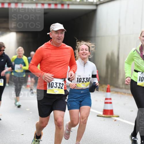 05.10.2025 - 20. swb-Marathon Bremen Michael Strokosch http://msf.ph/oto/9207522 05.10.2025 11:01:05 Laufen 10585, 0332, 50, 10330, 10582, 115 meine-sportfotos.de