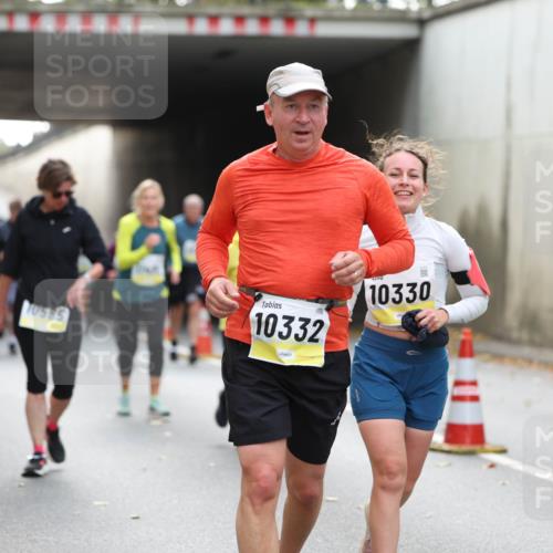 05.10.2025 - 20. swb-Marathon Bremen Michael Strokosch http://msf.ph/oto/9207524 05.10.2025 11:01:05 Laufen 10585, 10332, 10330, 1058 meine-sportfotos.de