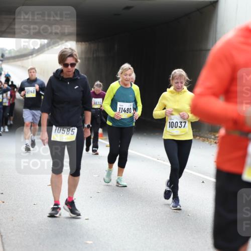 05.10.2025 - 20. swb-Marathon Bremen Michael Strokosch http://msf.ph/oto/9207528 05.10.2025 11:01:06 Laufen 10148, 10585, 3632, 11490, 10037, 103320 meine-sportfotos.de
