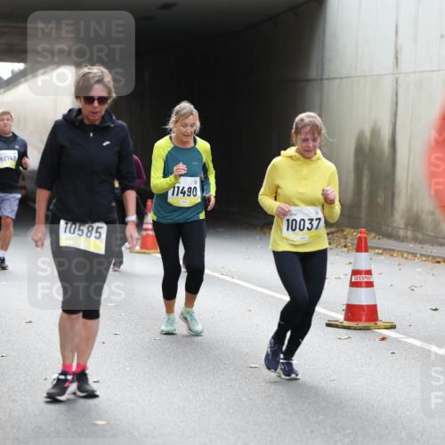 05.10.2025 - 20. swb-Marathon Bremen Michael Strokosch http://msf.ph/oto/9207530 05.10.2025 11:01:06 Laufen 0148, 10585, 11490, 10037 meine-sportfotos.de