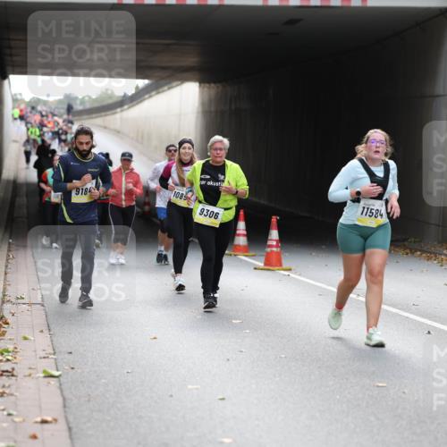 05.10.2025 - 20. swb-Marathon Bremen Michael Strokosch http://msf.ph/oto/9207539 05.10.2025 11:01:12 Laufen 1101, 9184, 1085, 9306, 11584 meine-sportfotos.de