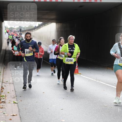05.10.2025 - 20. swb-Marathon Bremen Michael Strokosch http://msf.ph/oto/9207546 05.10.2025 11:01:13 Laufen 1143, 9184, 1085, 9306, 11584 meine-sportfotos.de