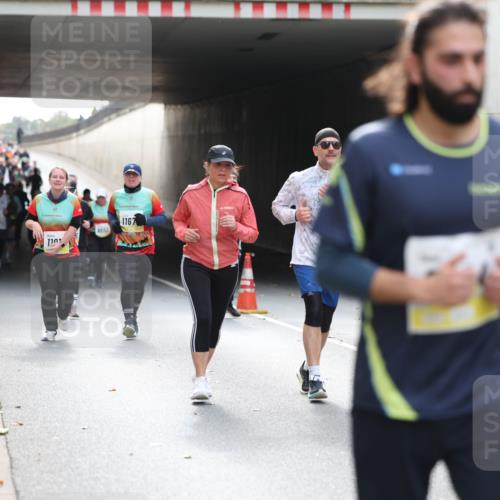 05.10.2025 - 20. swb-Marathon Bremen Michael Strokosch http://msf.ph/oto/9207560 05.10.2025 11:01:17 Laufen 4652, 1167 meine-sportfotos.de
