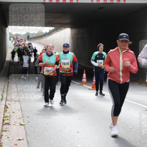 05.10.2025 - 20. swb-Marathon Bremen Michael Strokosch http://msf.ph/oto/9207564 05.10.2025 11:01:19 Laufen 110, 11670, 9186 meine-sportfotos.de