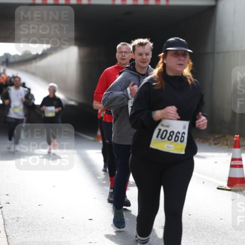 05.10.2025 - 20. swb-Marathon Bremen Michael Strokosch http://msf.ph/oto/9207593 05.10.2025 11:01:24 Laufen 10866 meine-sportfotos.de
