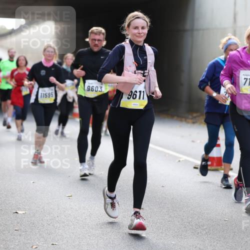 05.10.2025 - 20. swb-Marathon Bremen Michael Strokosch http://msf.ph/oto/9207594 05.10.2025 10:54:32 Laufen 11595, 9603, 9611, 7177 meine-sportfotos.de