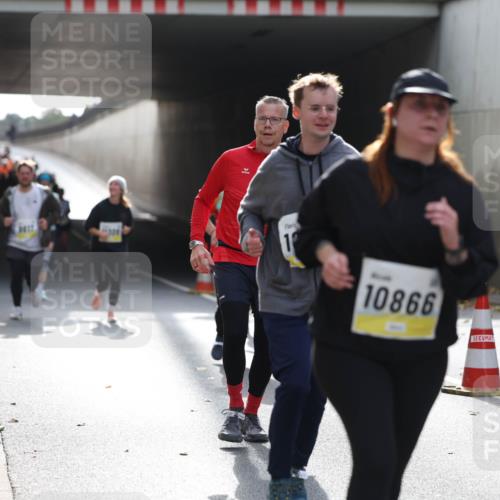 05.10.2025 - 20. swb-Marathon Bremen Michael Strokosch http://msf.ph/oto/9207595 05.10.2025 11:01:25 Laufen 1, 10866 meine-sportfotos.de