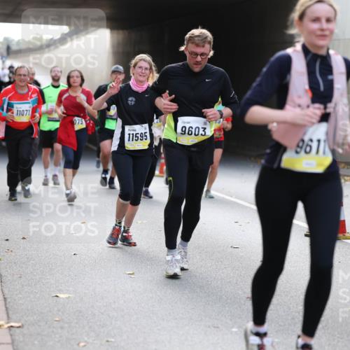 05.10.2025 - 20. swb-Marathon Bremen Michael Strokosch http://msf.ph/oto/9207596 05.10.2025 10:54:33 Laufen 11071, 079, 11595, 9603, 9611 meine-sportfotos.de