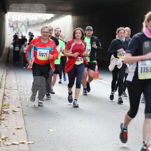 05.10.2025 - 20. swb-Marathon Bremen Michael Strokosch http://msf.ph/oto/9207609 05.10.2025 10:54:35 Laufen 11071, 079, 116, 10228, 11595 meine-sportfotos.de