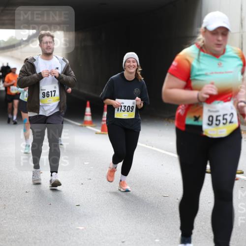 05.10.2025 - 20. swb-Marathon Bremen Michael Strokosch http://msf.ph/oto/9207611 05.10.2025 11:01:29 Laufen 9617, 1309, 9552 meine-sportfotos.de