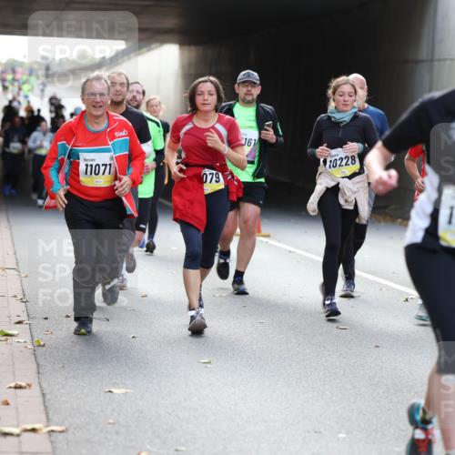 05.10.2025 - 20. swb-Marathon Bremen Michael Strokosch http://msf.ph/oto/9207612 05.10.2025 10:54:35 Laufen 11071, 079, 161, 10228, 11595 meine-sportfotos.de