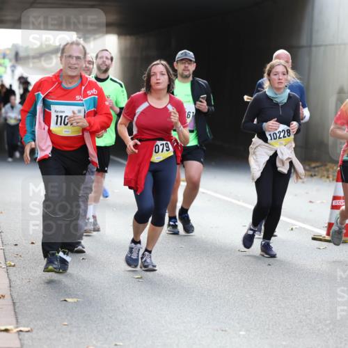 05.10.2025 - 20. swb-Marathon Bremen Michael Strokosch http://msf.ph/oto/9207615 05.10.2025 10:54:36 Laufen 110, 079, 61, 10228, 10489 meine-sportfotos.de