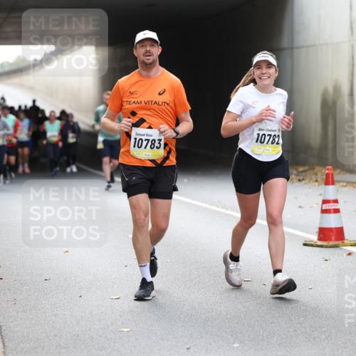 05.10.2025 - 20. swb-Marathon Bremen Michael Strokosch http://msf.ph/oto/9207645 05.10.2025 11:01:38 Laufen 10783, 10782 meine-sportfotos.de