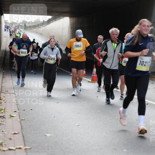 05.10.2025 - 20. swb-Marathon Bremen Michael Strokosch http://msf.ph/oto/9207646 05.10.2025 10:54:42 Laufen 9925, 9820, 11610, 11053, 109, 10217 meine-sportfotos.de