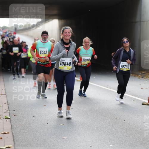 05.10.2025 - 20. swb-Marathon Bremen Michael Strokosch http://msf.ph/oto/9207650 05.10.2025 11:01:45 Laufen 9002, 10840, 11097, 10706 meine-sportfotos.de