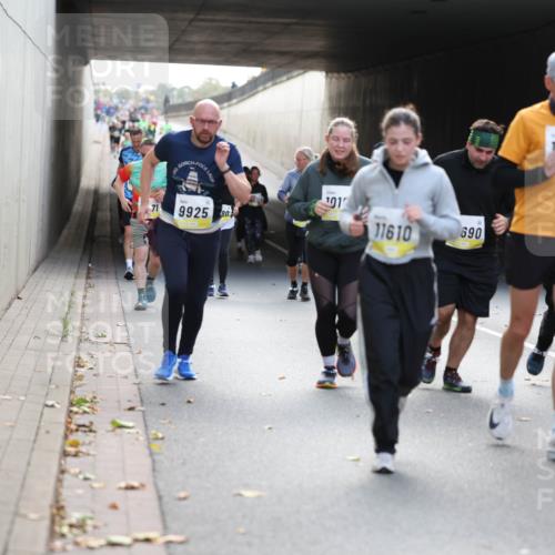 05.10.2025 - 20. swb-Marathon Bremen Michael Strokosch http://msf.ph/oto/9207657 05.10.2025 10:54:45 Laufen 1012, 71, 9925, 80, 11610, 690, 11053, 10067 meine-sportfotos.de