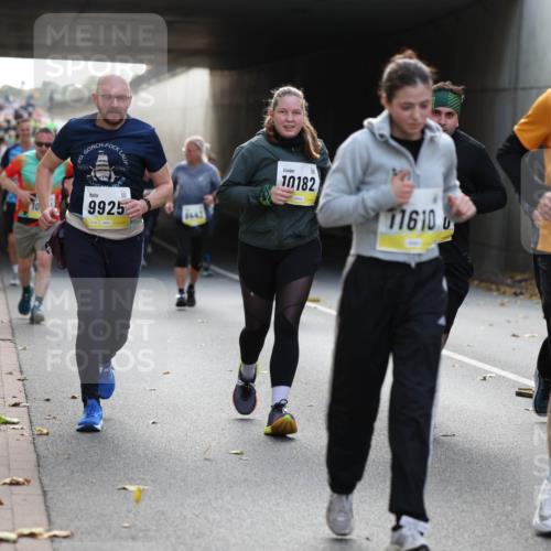 05.10.2025 - 20. swb-Marathon Bremen Michael Strokosch http://msf.ph/oto/9207661 05.10.2025 10:54:46 Laufen 9925, 6443, 10182, 11610, 11053 meine-sportfotos.de