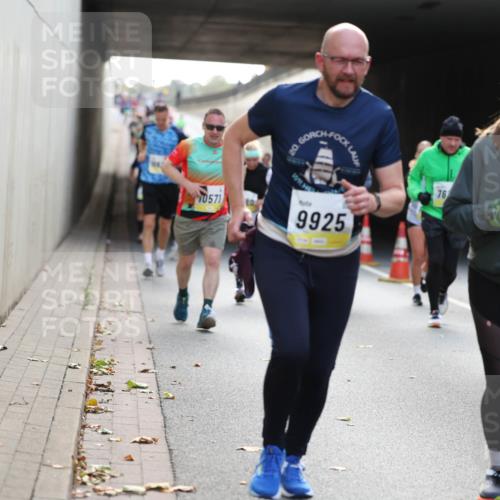 05.10.2025 - 20. swb-Marathon Bremen Michael Strokosch http://msf.ph/oto/9207667 05.10.2025 10:54:47 Laufen 10571, 9925, 76, 182 meine-sportfotos.de